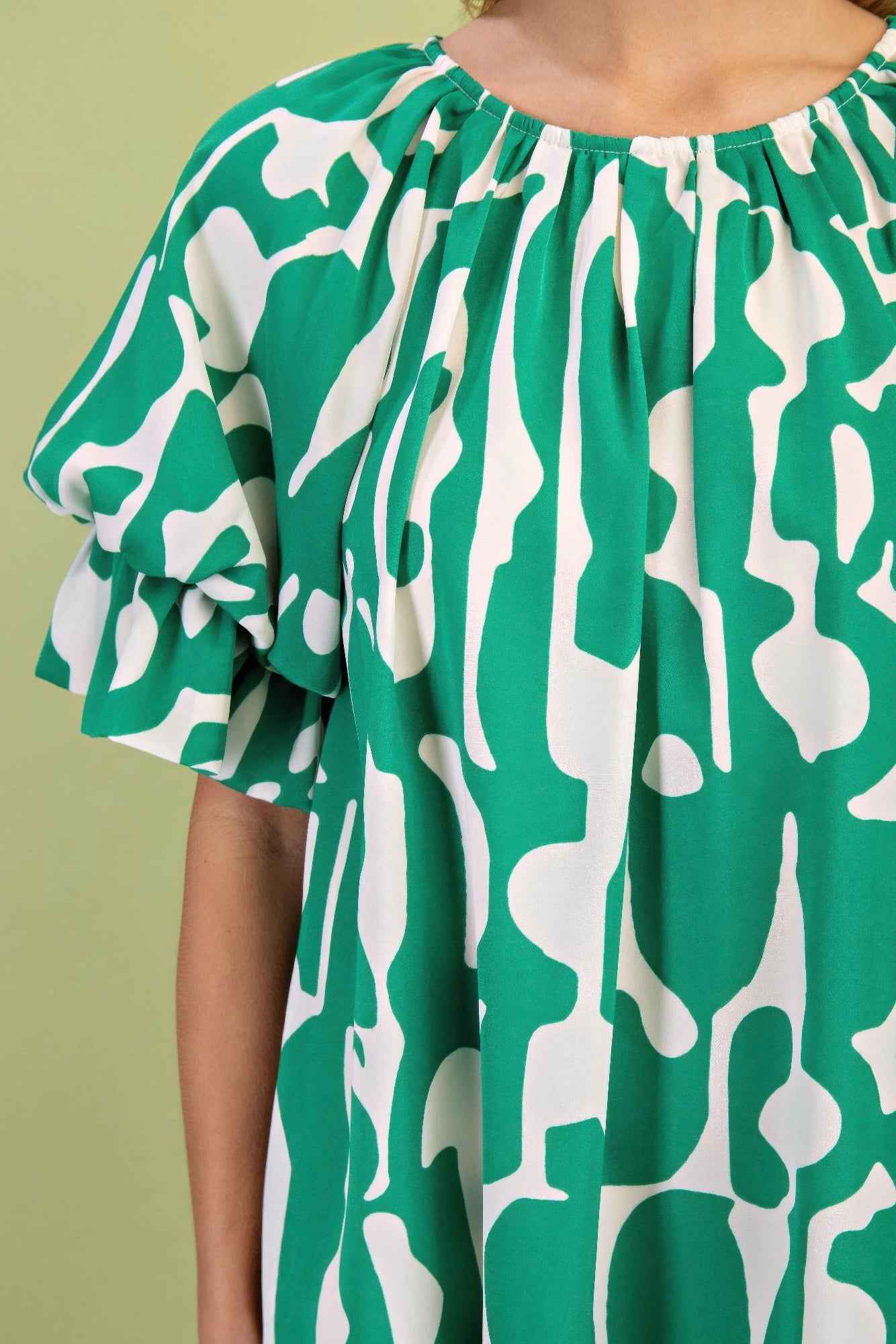 Geometric Print Loose Fit Mini Dress With Gathered Balloon Sleeves