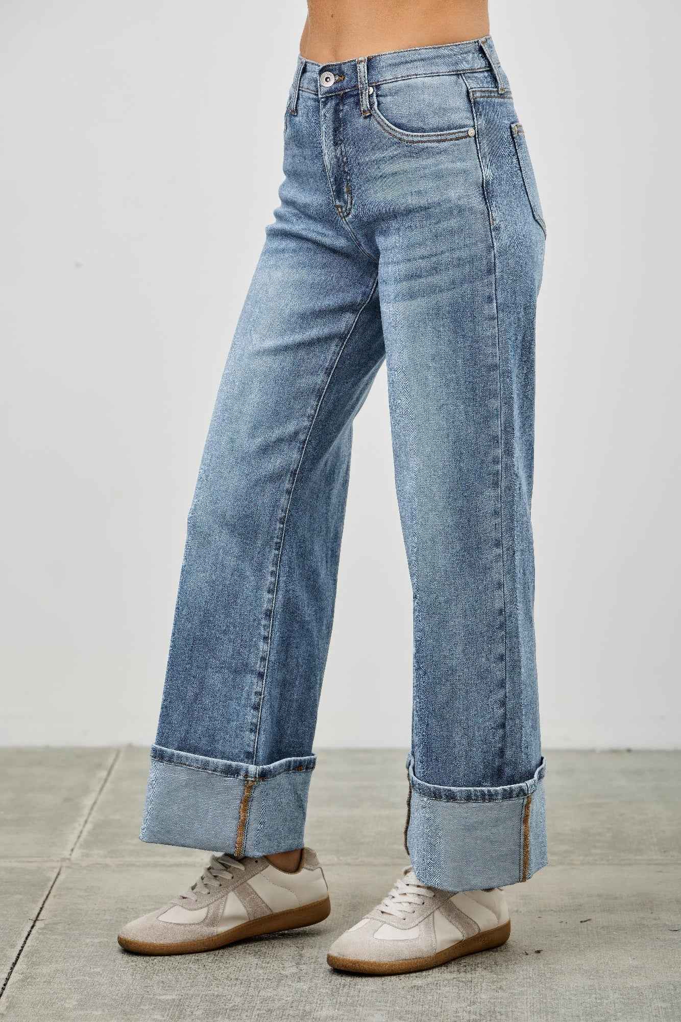 Mid Rise Cuffed Jeans With Stretch