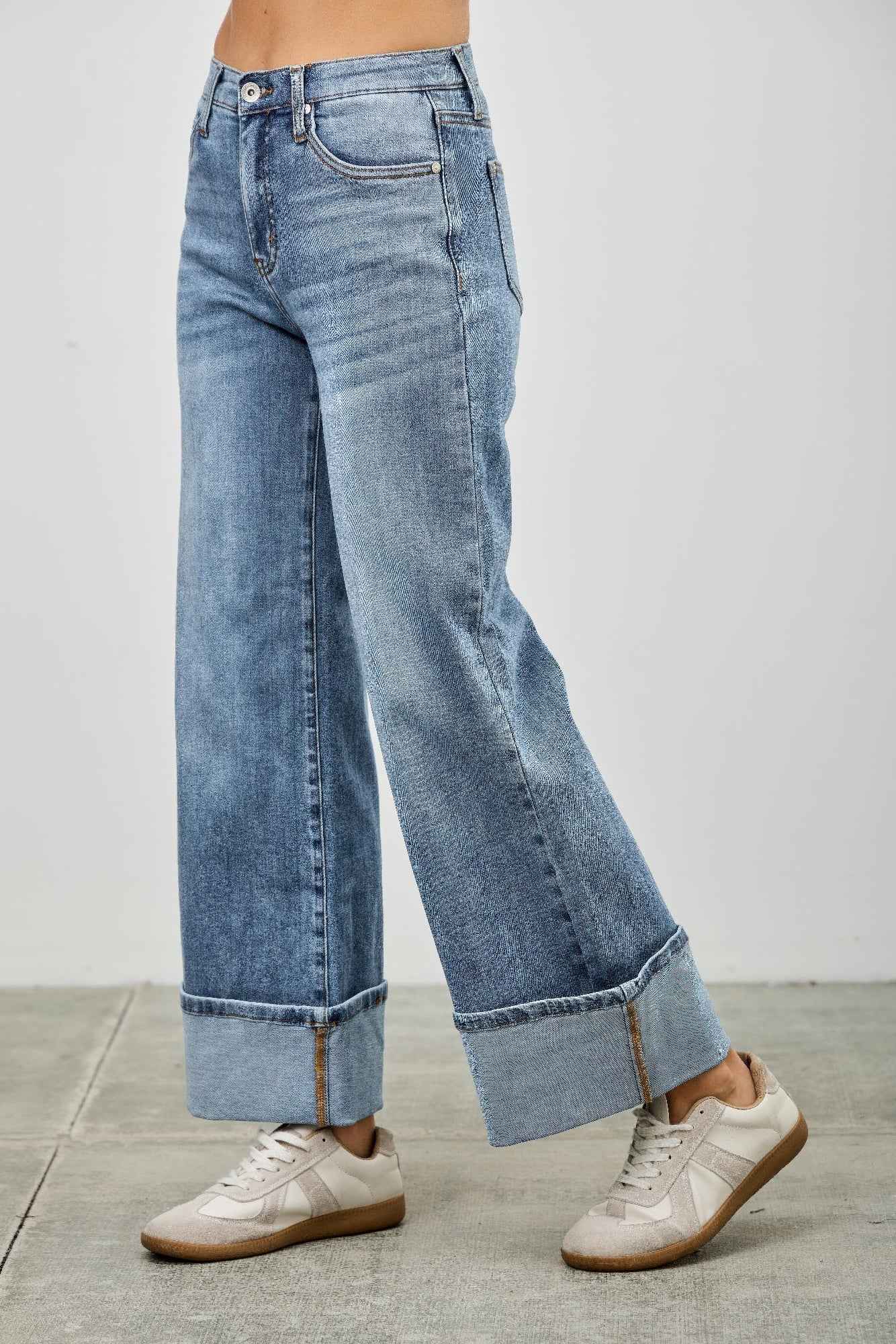 Mid Rise Cuffed Jeans With Stretch