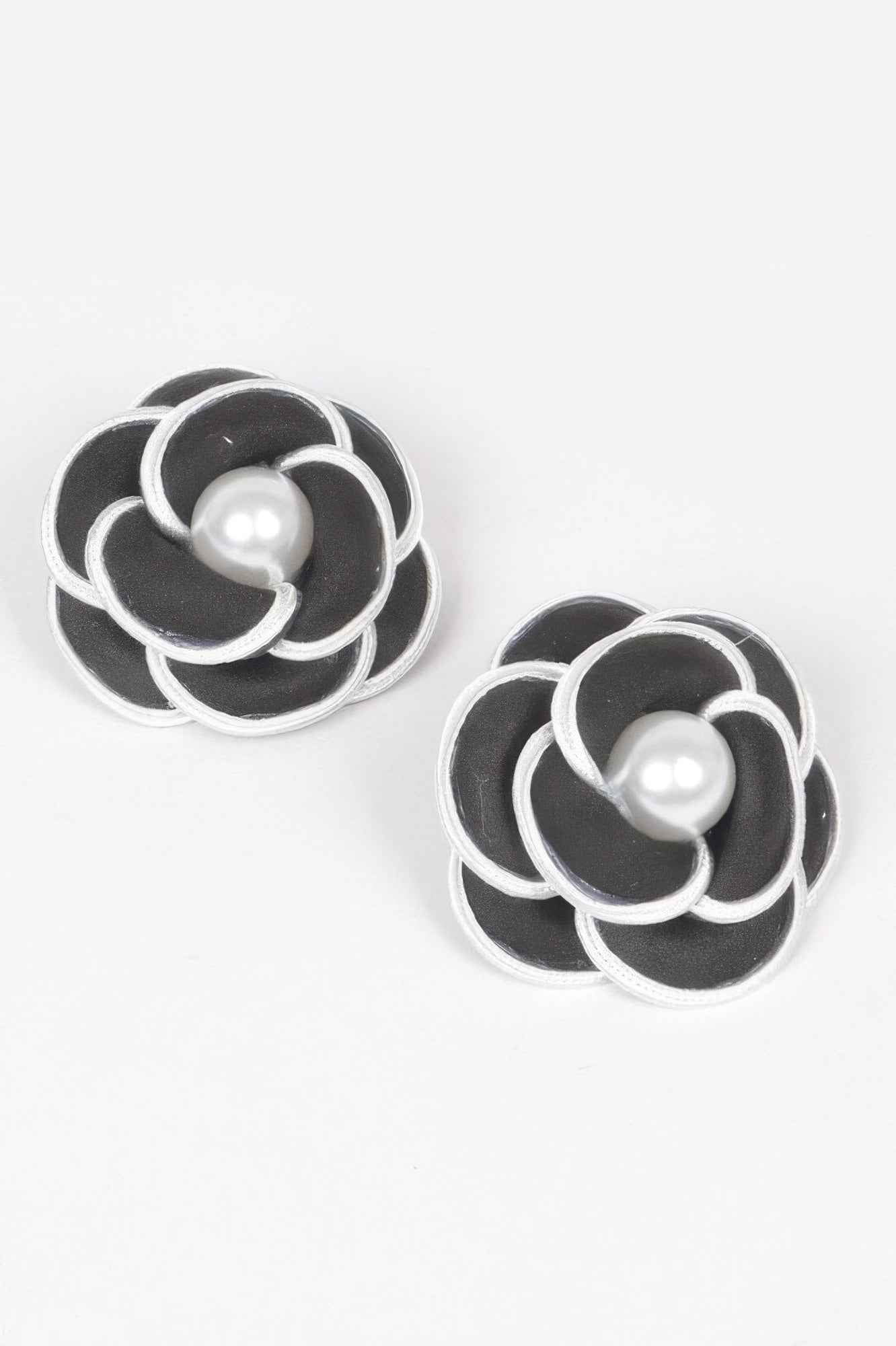 Faux Pearl Flower Stud Earring