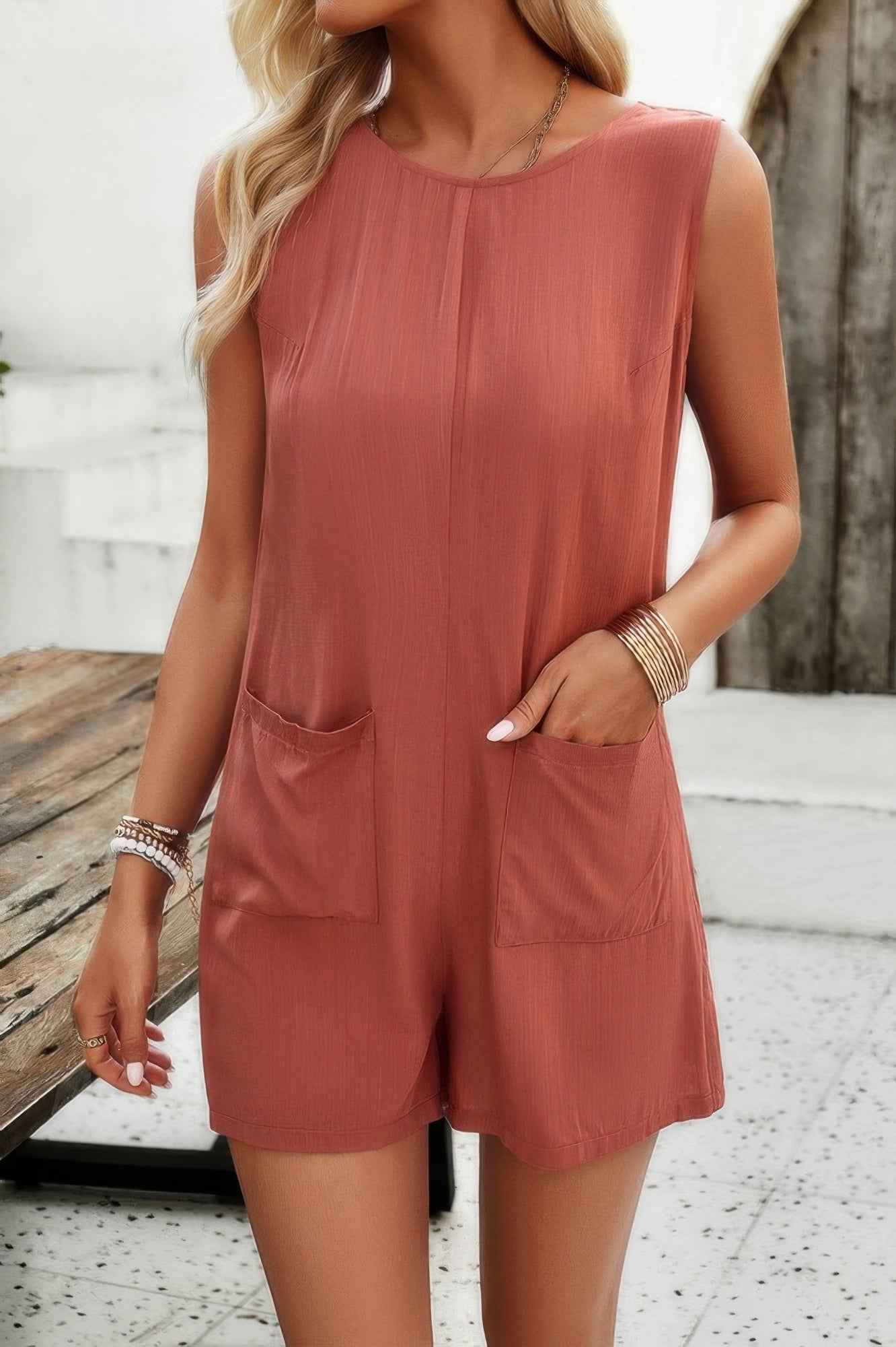 Solid Crewneck Sleeveless Loose Pockets Romper